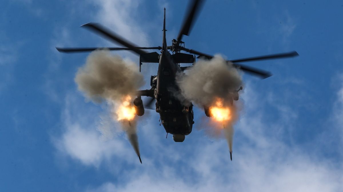 Proč ruské vrtulníky na Ukrajině střílejí rakety do nebe?